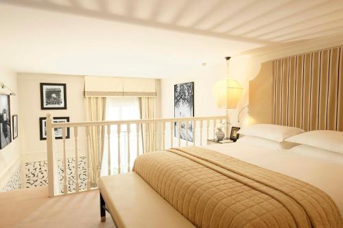 Suite Dúplex del hotel Castille Paris. Foto 2