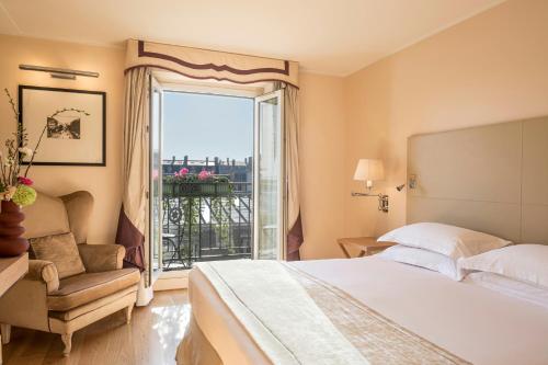 Habitación Doble Deluxe con balcón del hotel Castille Paris