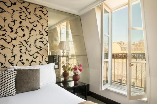 Habitación Deluxe del hotel Castille Paris. Foto 3