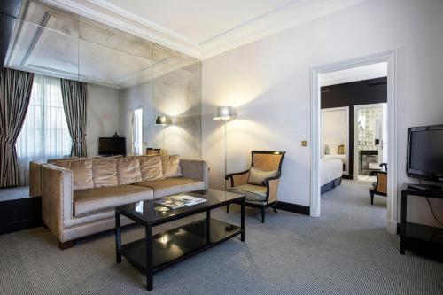 Suite del hotel Castille Paris. Foto 6