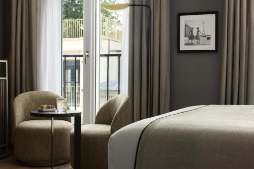 Habitación Deluxe del hotel NH Paris Champs-Elysées. Foto 5