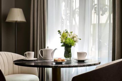 Habitación Premium del hotel NH Paris Champs-Elysées. Foto 4