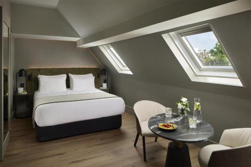 Habitación Superior del hotel NH Paris Champs-Elysées. Foto 1