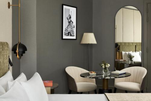 Suite Junior del hotel NH Paris Champs-Elysées. Foto 1