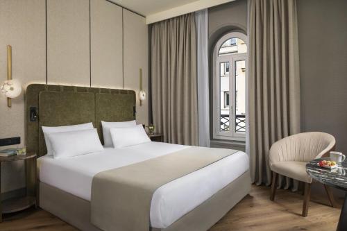 Suite Junior del hotel NH Paris Champs-Elysées. Foto 2
