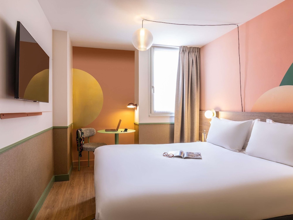 Habitación Standard con una cama doble del hotel Ibis Styles Reims Centre Cathédrale. Foto 6