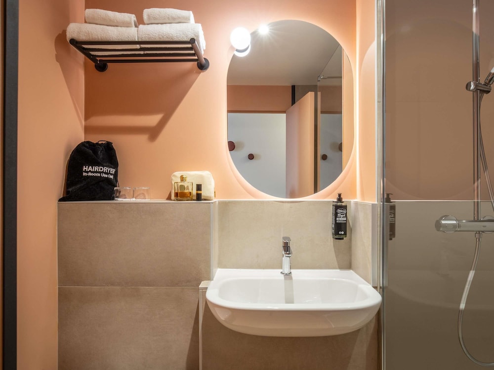 Habitación Standard con dos camas individuales del hotel Ibis Styles Reims Centre Cathédrale. Foto 2