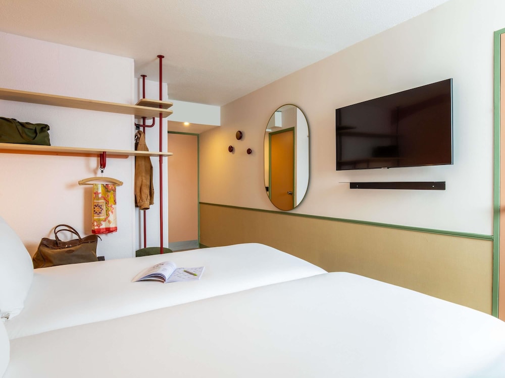 Habitación Standard con dos camas individuales del hotel Ibis Styles Reims Centre Cathédrale. Foto 3