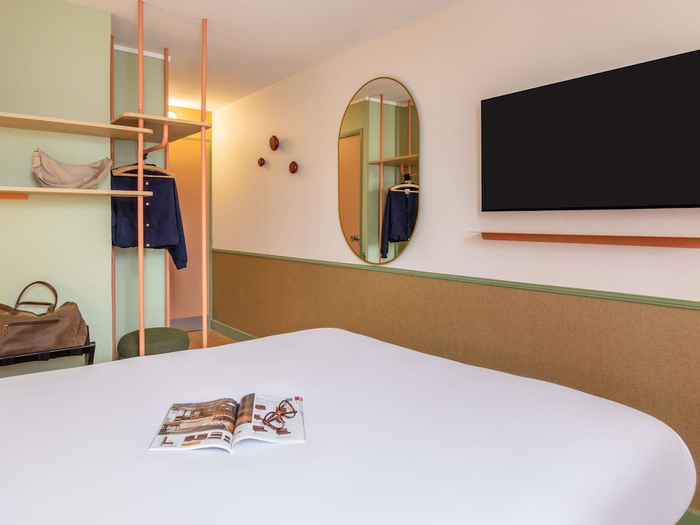 Habitación Standard con dos camas individuales del hotel Ibis Styles Reims Centre Cathédrale. Foto 5