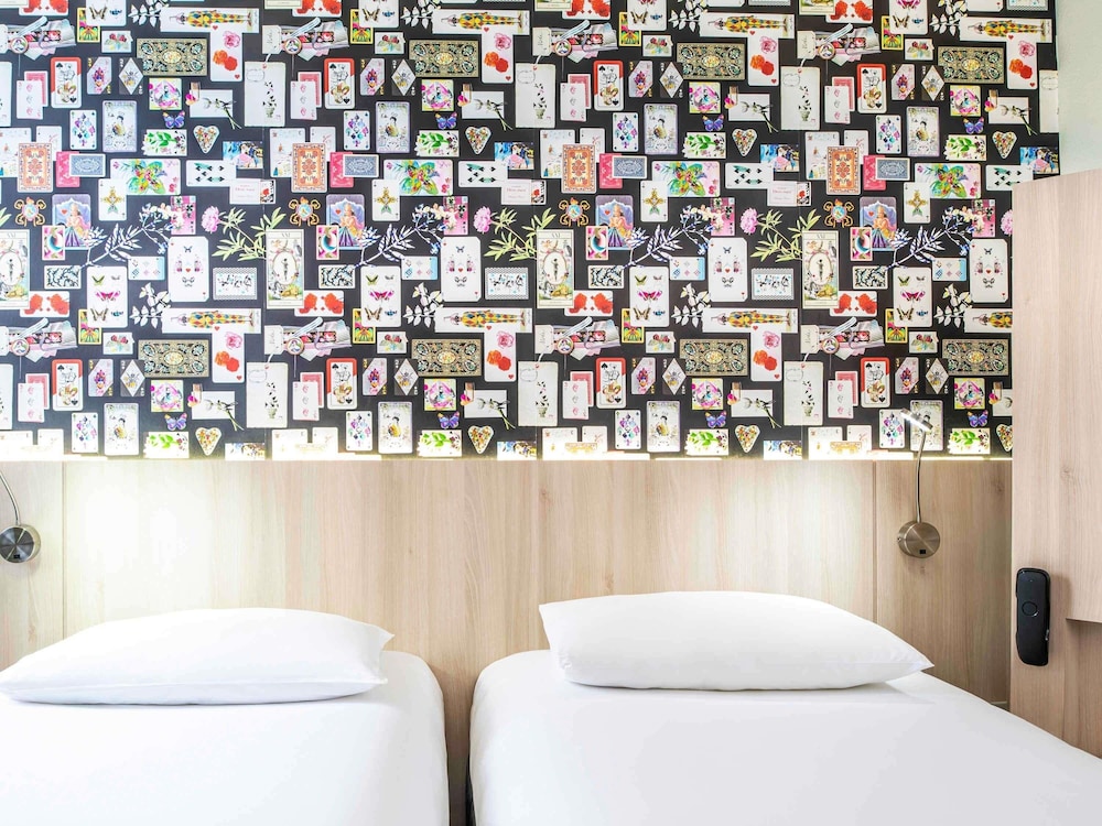 Habitación Standard con dos camas individuales del hotel Ibis Styles Reims Centre Cathédrale. Foto 6