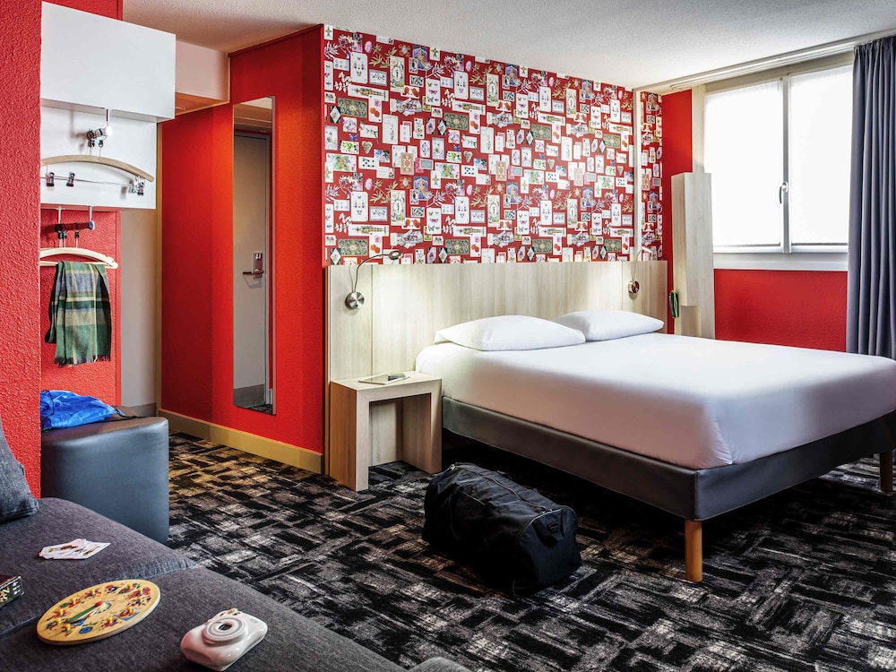 Suite familiar Standard con 1 cama doble y 1 sofá cama de 2 plazas del hotel Ibis Styles Reims Centre Cathédrale. Foto 6
