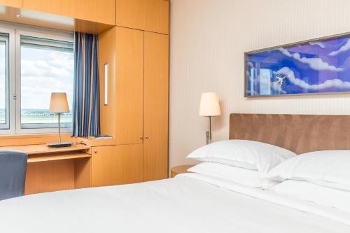 Suite Junior con acceso al salón executive del hotel Sheraton Paris Charles de Gaulle Airport. Foto 9