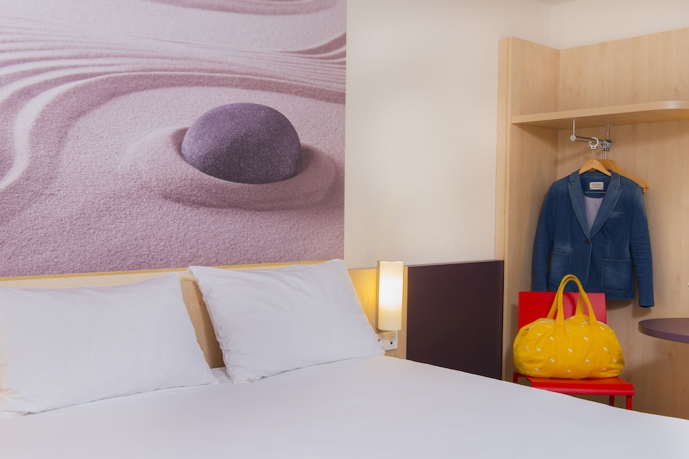 Habitación estándar doble, 1 cama doble del hotel Ibis Styles Paris Roissy CDG. Foto 2