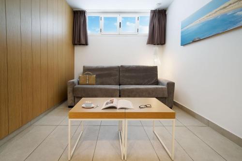 Habitación Doble con vistas a la piscina del hotel Akeah Broncemar. Foto 1