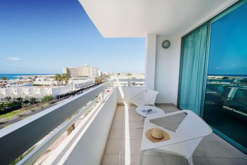 Habitación Doble Deluxe con vistas al mar del hotel Akeah Broncemar. Foto 8