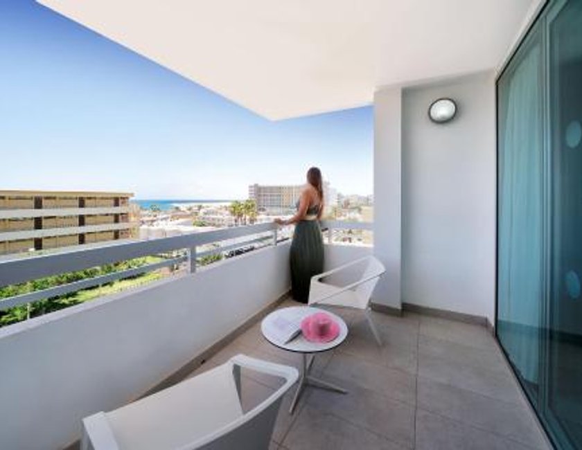 Habitación Doble con vistas a la piscina del hotel Akeah Broncemar. Foto 4