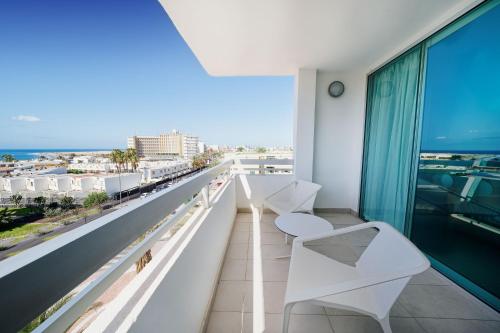 Habitación Doble Deluxe con vistas al mar del hotel Akeah Broncemar. Foto 4