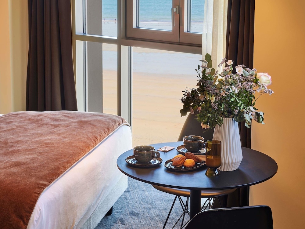 Suite con vistas al mar - 1 cama doble - 1 sofá cama individual del hotel Mercure St Malo Front De Mer