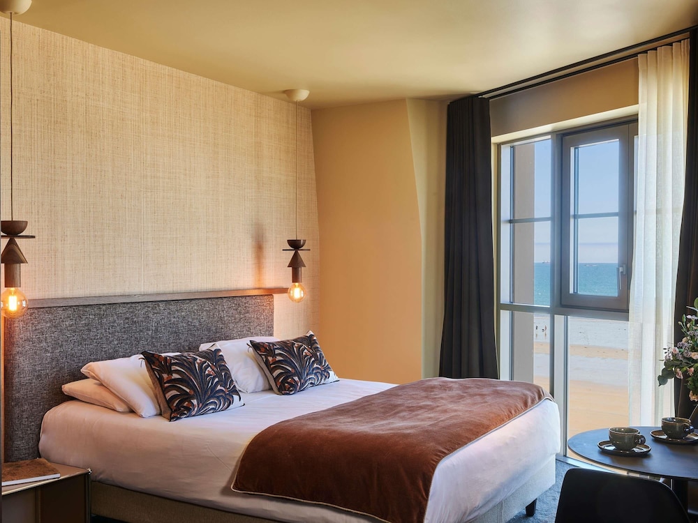 Suite con vistas al mar - 1 cama doble - 1 sofá cama individual del hotel Mercure St Malo Front De Mer. Foto 15