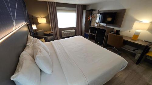Habitación - 1 cama extragrande - No fumadores del hotel Comfort Inn Glenmont - Albany South. Foto 4