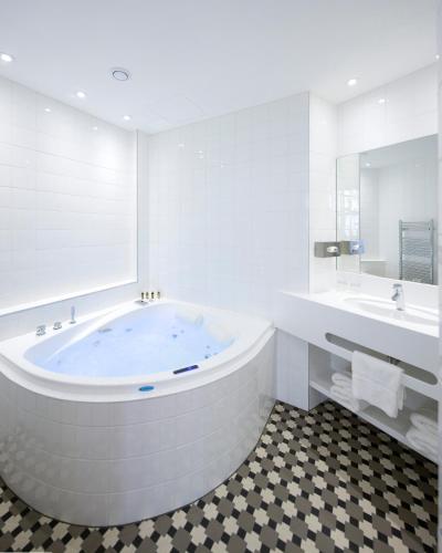 Suite Junior del hotel HANNONG & Wine Bar. Foto 2