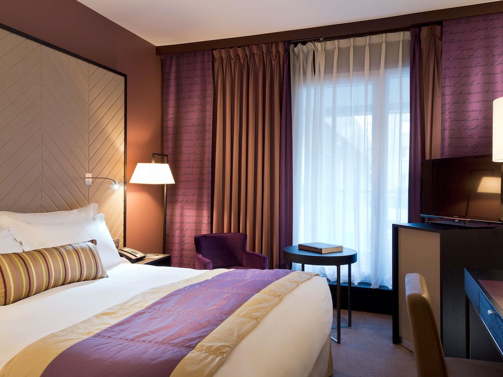HABITACIÓN SUPERIOR con una cama king size o 2 camas individuales y vistas al jardín del hotel Sofitel Strasbourg Grande Ile