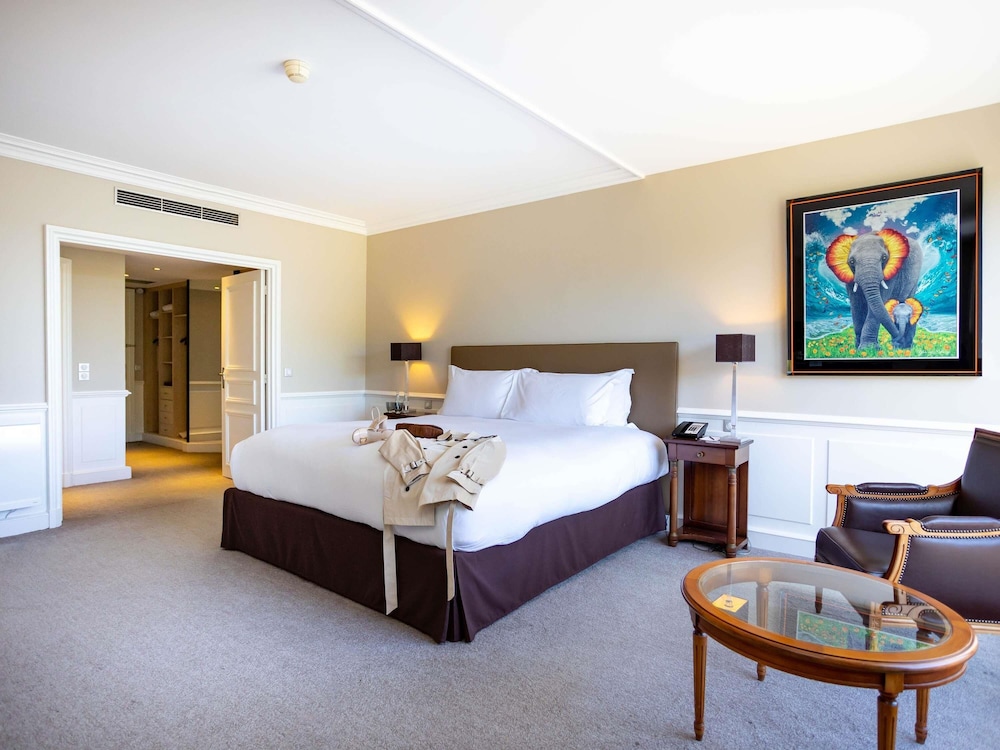 SUITE IMPERIAL, 2 camas king size, 2 dormitorios y terraza con vista a la plaza y la catedral del hotel Sofitel Strasbourg Grande Ile. Foto 1