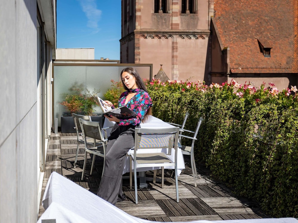 SUITE IMPERIAL, 2 camas king size, 2 dormitorios y terraza con vista a la plaza y la catedral del hotel Sofitel Strasbourg Grande Ile. Foto 3
