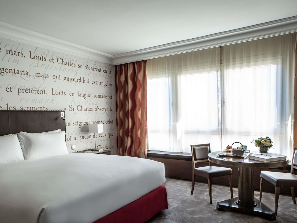HABITACIÓN LUXURY con cama king size o 2 camas individuales y vistas al jardín o a la plaza del hotel Sofitel Strasbourg Grande Ile. Foto 3