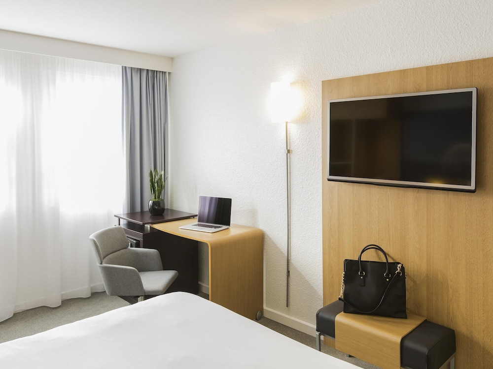 Habitación superior, 1 cama doble del hotel Novotel Strasbourg Centre Halles. Foto 6