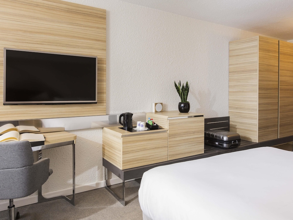 Habitación ejecutiva, 1 cama de matrimonio con sofá cama del hotel Novotel Strasbourg Centre Halles. Foto 1