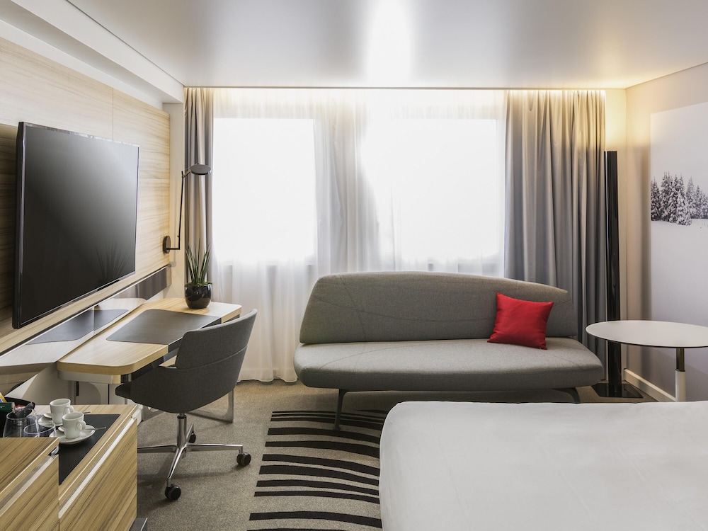 Habitación ejecutiva, 1 cama de matrimonio con sofá cama del hotel Novotel Strasbourg Centre Halles. Foto 4
