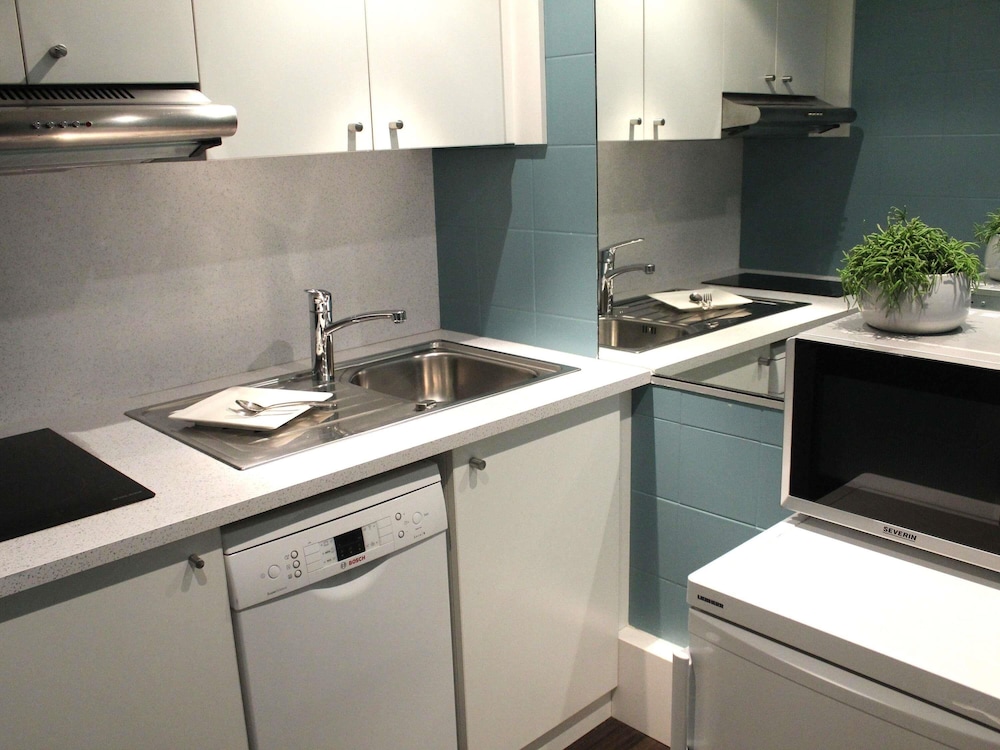 Apartamento Privilege con una cama doble y un sofá cama doble del hotel Mercure Toulouse Centre Saint-georges. Foto 2