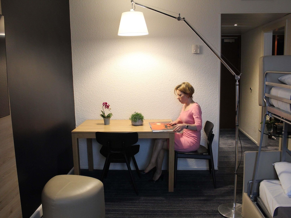 Apartamento Privilege con una cama doble y un sofá cama doble del hotel Mercure Toulouse Centre Saint-georges. Foto 3