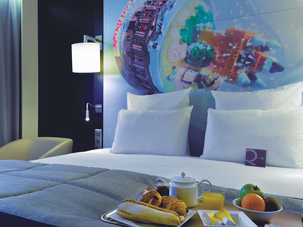 Apartamento Privilege con una cama doble y un sofá cama doble del hotel Mercure Toulouse Centre Saint-georges. Foto 5