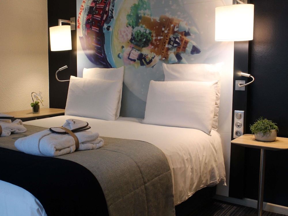 Apartamento Privilege con una cama doble y un sofá cama doble del hotel Mercure Toulouse Centre Saint-georges. Foto 6