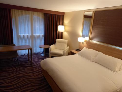Habitación Premium con cama extragrande del hotel Plaza Hotel Capitole Toulouse. Foto 1