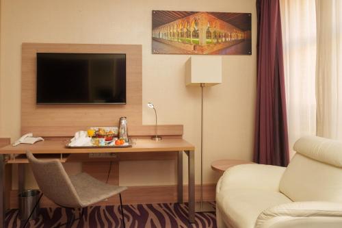 Habitación Estándar adaptada para personas de movilidad reducida - 1 cama grande del hotel Plaza Hotel Capitole Toulouse. Foto 2