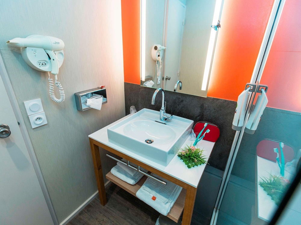 Habitación Estándar con 1 cama doble del hotel Ibis Styles Tours Sud. Foto 5