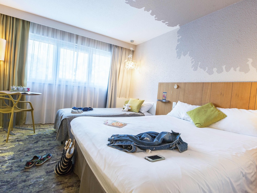 Habitación estándar con 1 cama doble y 1 cama individual del hotel Ibis Styles Tours Sud
