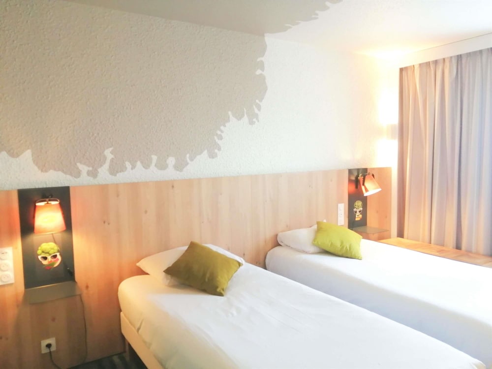 Habitación estándar con 2 camas individuales del hotel Ibis Styles Tours Sud. Foto 3