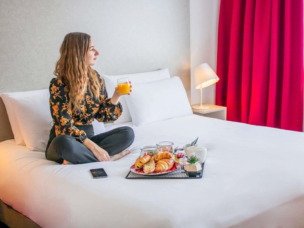 Habitación Superior – Cama king size y sofá - cama individual del hotel Mercure Tours Nord