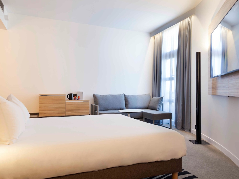 Habitación Clásica con 1 cama doble y 1 sofá - cama individual del hotel Novotel Tours Centre Gare. Foto 1