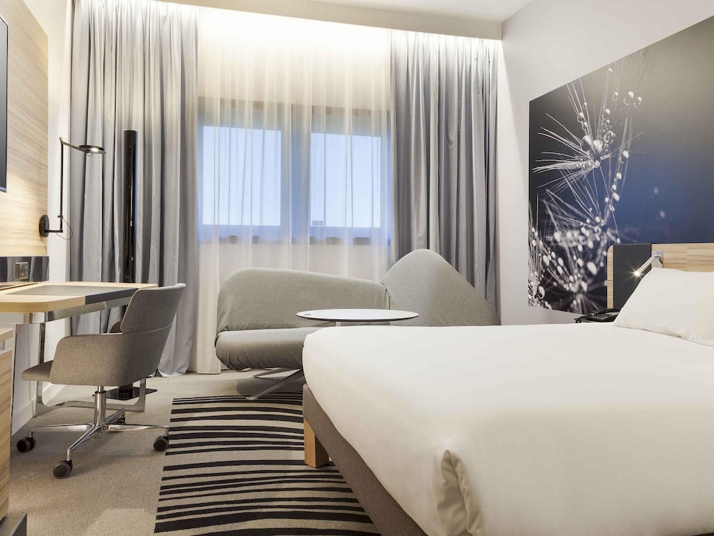 Habitación Clásica con 1 cama doble y 1 sofá - cama doble del hotel Novotel Tours Centre Gare. Foto 1