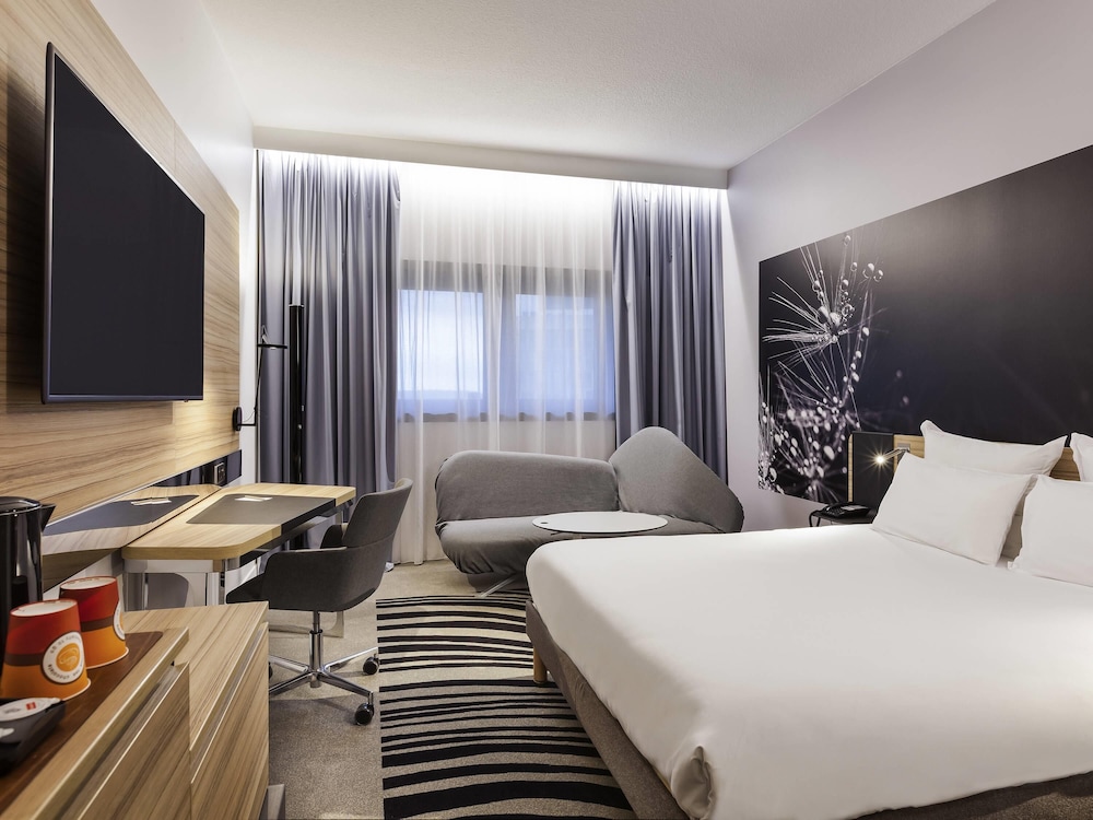 Habitación Clásica con 1 cama doble y 1 sofá - cama doble del hotel Novotel Tours Centre Gare. Foto 3