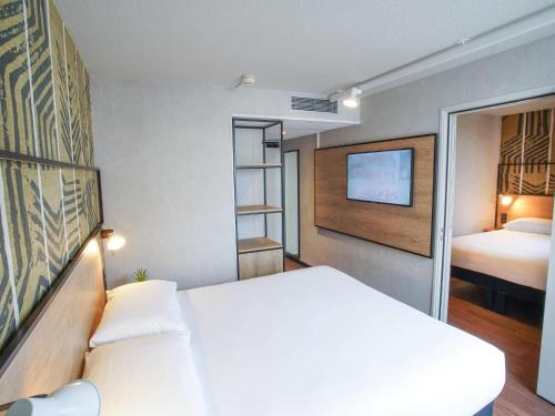 Suite Familiar Estándar con 2 habitaciones comunicadas del hotel Ibis Tours Centre Giraudeau. Foto 2