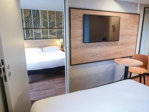 Suite Familiar Estándar con 2 habitaciones comunicadas del hotel Ibis Tours Centre Giraudeau. Foto 4