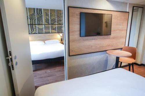 Suite Familiar Estándar con 2 habitaciones comunicadas del hotel Ibis Tours Centre Giraudeau. Foto 7