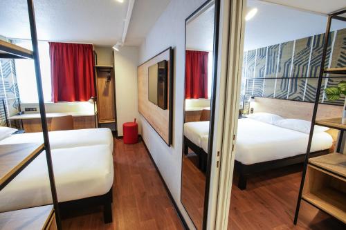Suite Familiar Estándar con 2 habitaciones comunicadas del hotel Ibis Tours Centre Giraudeau. Foto 8