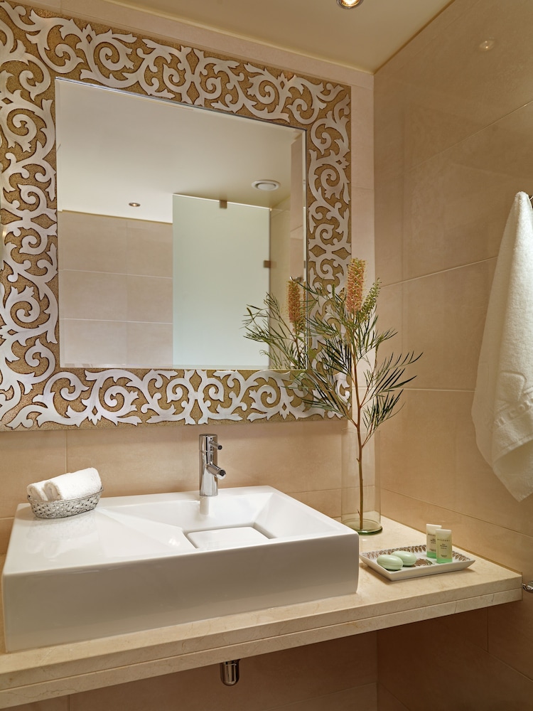 Essential Triple Room del hotel Divani Palace Acropolis. Foto 5